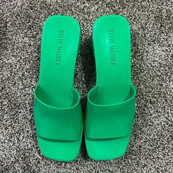 Steve Madden Harlin Green Mules - Picture 6 of 8